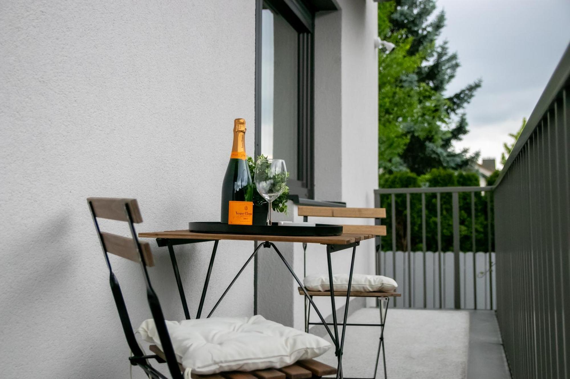 Residence Black&White Λιουμπλιάνα Δωμάτιο φωτογραφία