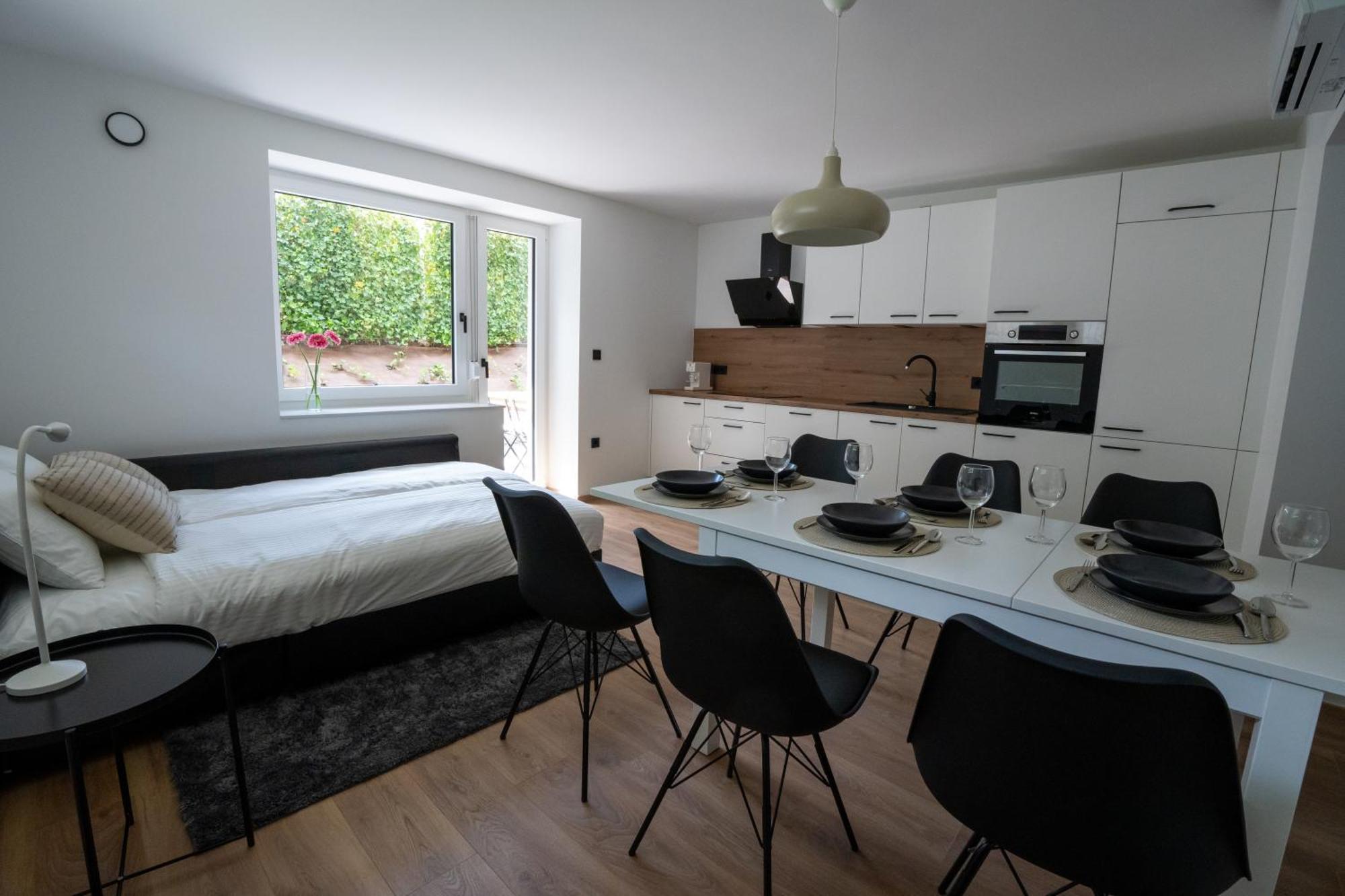 Residence Black&White Λιουμπλιάνα Δωμάτιο φωτογραφία