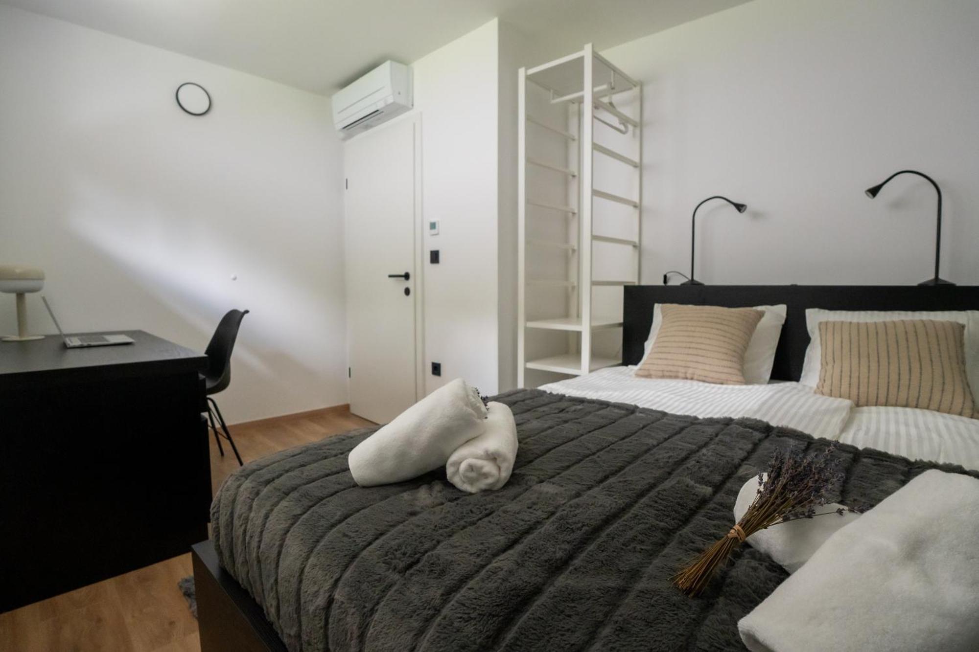 Residence Black&White Λιουμπλιάνα Δωμάτιο φωτογραφία